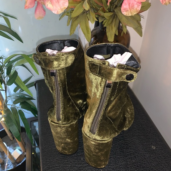 Velvet ankle booties - Picture 7 of 7